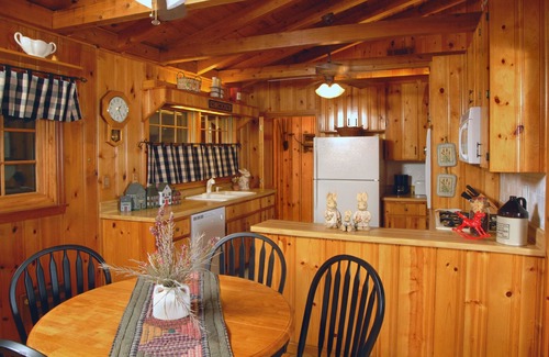 Rabun Gap Cabin | Secluded-Rustic Elegance-Mountain Views-Clean-Lake-Waterfalls-Easily Accessible
