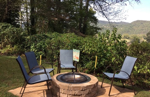 Rabun Gap Cabin | Secluded-Rustic Elegance-Mountain Views-Clean-Lake-Waterfalls-Easily Accessible