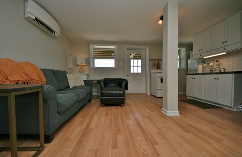 Decherd Cabin | Secluded Scandinavian Style Cabin/20 private acres/View/Hot Tub/Game Room