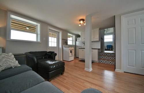 Decherd Cabin | Secluded Scandinavian Style Cabin/20 private acres/View/Hot Tub/Game Room