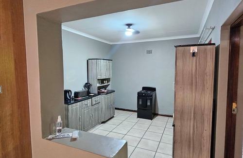 Oudtshoorn Cottage | Secluded Self Gatering Garden Cottage with own private entrance and yard