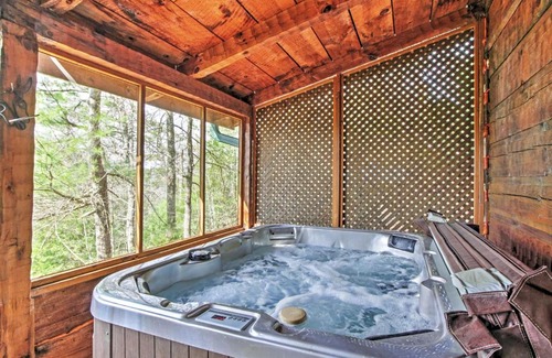 Gatlinburg - Pigeon Forge House | Secluded Sevierville Cabin with Hot Tub!