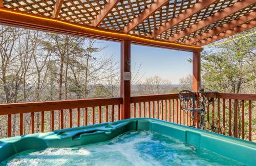 Sevierville House | Secluded Sevierville Cabin Hot Tub and Mtn Views!
