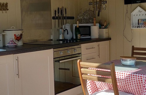 Stockton-on-Tees Cabin | Secluded timber cabin with private garden and wood fired hot tub.