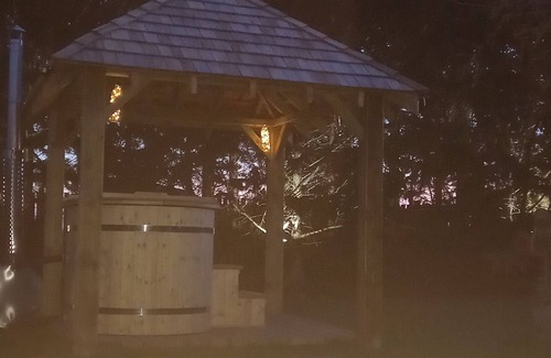 Stockton-on-Tees Cabin | Secluded timber cabin with private garden and wood fired hot tub.