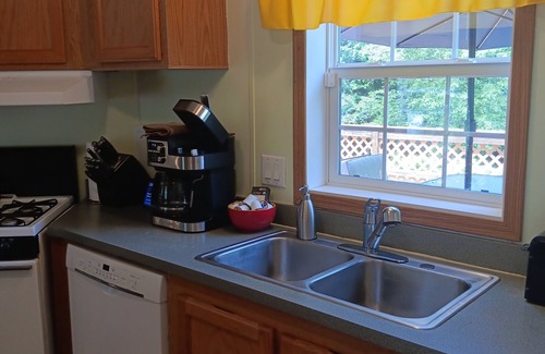 Fitzwilliam House | Secluded waterfront 2-bedroom/2 bath on private 152 acre Sportsman's Pond.