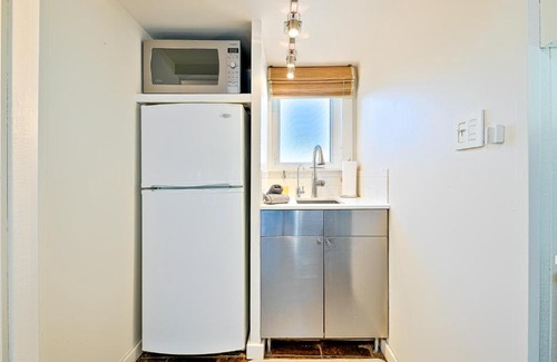 Beach Barber Tract Hotel | Secluded Windansea Beach Rental Cottage