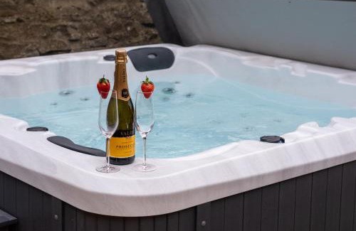 Leyburn House | Secret Garden House - 7 bed Manor House with Hot Tub and Magical walled Gardens