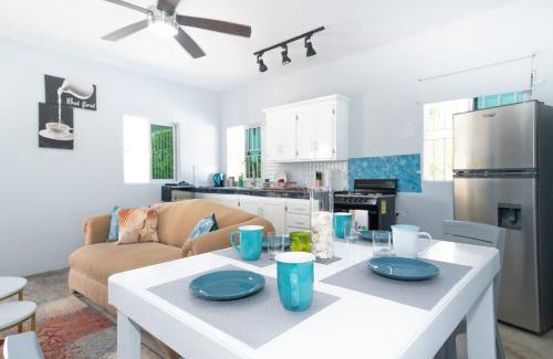 Runaway Bay Cabin | Secret Gems 1 Bedroom Apartment, Pool & Lounge Area