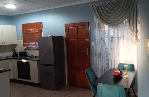 Pretoria House | Secure, Spacious & Fully Equipped – Your Ideal Townhouse Stay 4