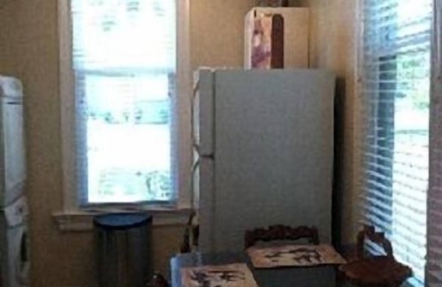 Belmont Heights Apartment | SECURITY, PRIVACY, YARD and PARKING; (4 miles to the Convention center)