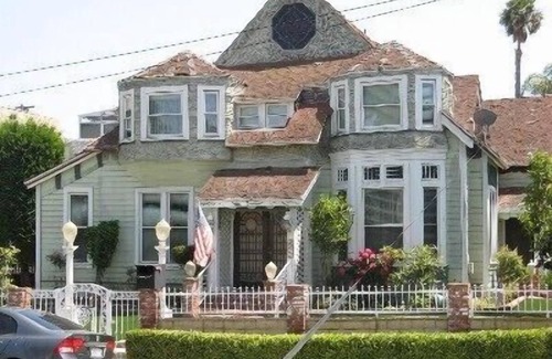 Belmont Heights Apartment | SECURITY, PRIVACY, YARD and PARKING; (4 miles to the Convention center)