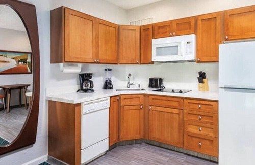 Uptown Design District Condo | See Palm Springs and relax in this 1BD condo with resort amenities including pool/hot tub