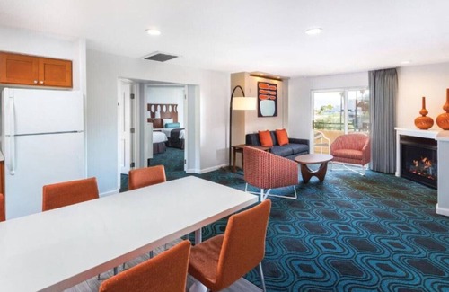 Uptown Design District Condo | See Palm Springs and relax in this 1BD condo with resort amenities including pool/hot tub