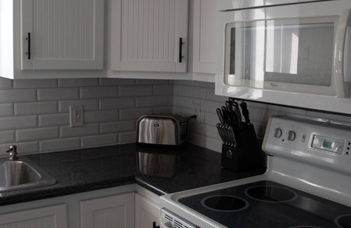 Emerald Isle Condo | See the Waves Crashing! 7 Night Min. In Season, 3 Night Min. Off Season