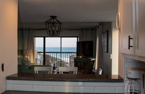 Emerald Isle Condo | See the Waves Crashing! 7 Night Min. In Season, 3 Night Min. Off Season
