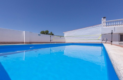 Cacin Cottage | Seek tranquility in a natural setting at Casa Pepita.