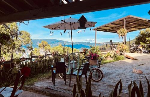 Medellin Bed & Breakfast | SELENE Hostal Coworking Café