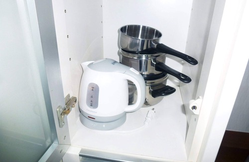 Kasuga Apartment | Self-catering accommodation with Wi-fi and amenities. 10 minutes from JR Kasuga Station. MIYUKIHOUSE201