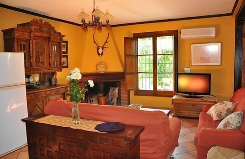 Villamartin Cottage | Self catering cottage La Algazara for 10 people