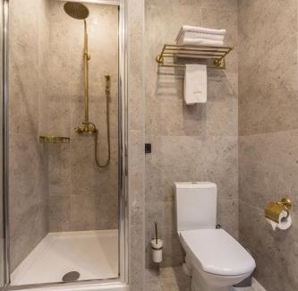 Khreshchatyy Yar Apartment | Self Check-in Apartments Maidan Area