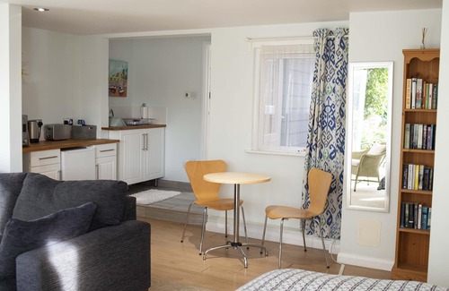 Exmouth Apartment | Self-contained studio, private drive, 150m to beach, close to town
