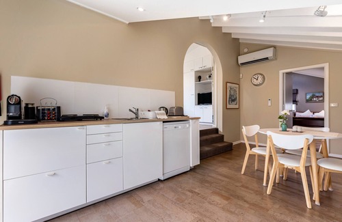 Randwick Apartment | Self Contained Unit Within Elegant Randwick Home