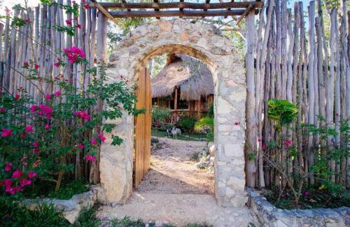 Francisco Uh May Villa | Selvaluna cabaña eco-chic