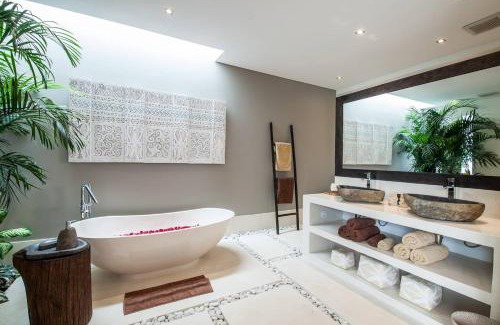 Kerobokan Villa | Seminyak Luxueuse Villa 61 Br 18 Personnes