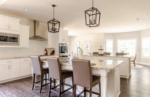 Senoia House | Senoia luxury Secluded Home w/Master on Main