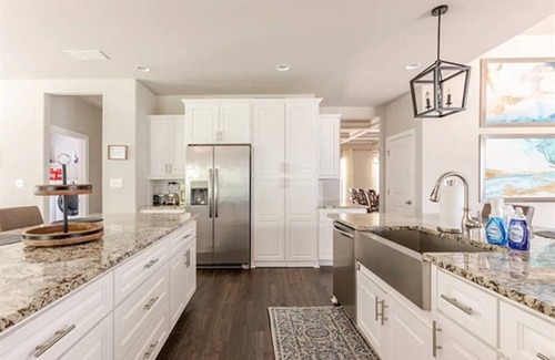 Senoia House | Senoia luxury Secluded Home w/Master on Main