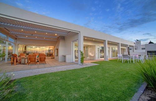 Langebaan Villa | Sensiri Orca Beach Villa