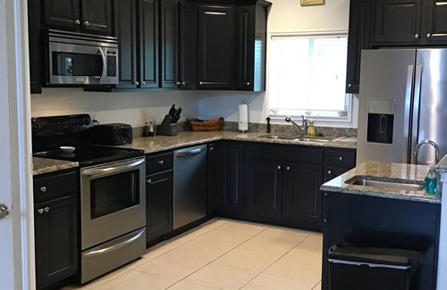 Bay Esplanade House | Sept & Oct Rates REDUCEDnClose to BeachnHot Tub & Elevator