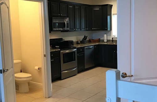 Bay Esplanade House | Sept & Oct Rates REDUCEDnClose to BeachnHot Tub & Elevator