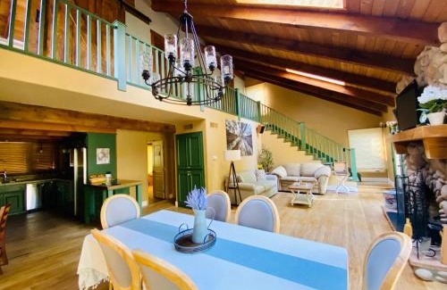 Three Rivers House | Sequoia Cabin by the River