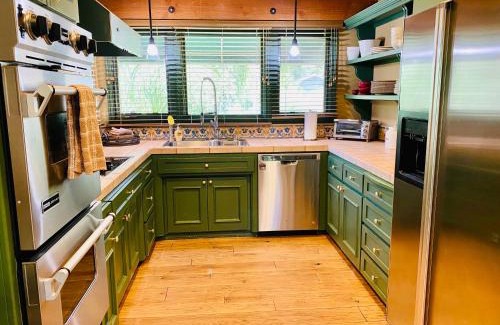 Three Rivers House | Sequoia Cabin by the River