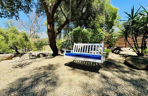 Three Rivers House | Sequoia Cabin by the River