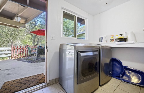 Three Rivers House | Sequoia House ~ 1 Mile from Park Entrance!