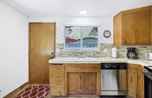 Three Rivers House | Sequoia House ~ 1 Mile from Park Entrance!