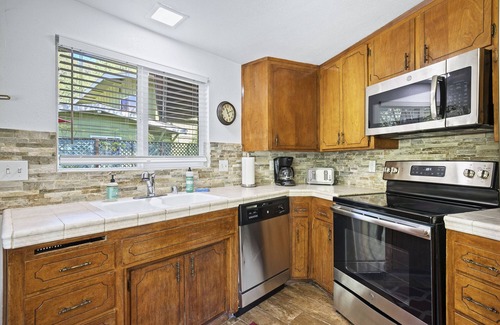 Three Rivers House | Sequoia House ~ 1 Mile from Park Entrance!