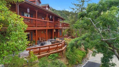 Three Rivers House | SEQUOIA LOOKOUT LODGE