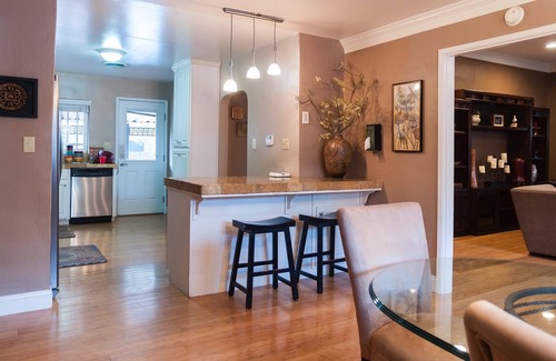 Visalia House | Sequoia Parks Coast Wineries Skiing-Enjoy Hot Tub Firepit Outdoor Kitchen