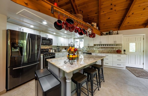 Three Rivers House | Sequoia River Dance ~Close to Park & on the River!