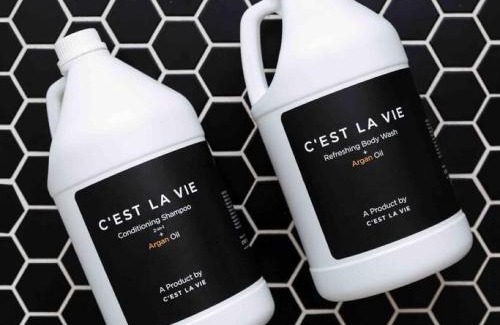 Three Rivers House | Sequoia Riverfront House with Private Beach