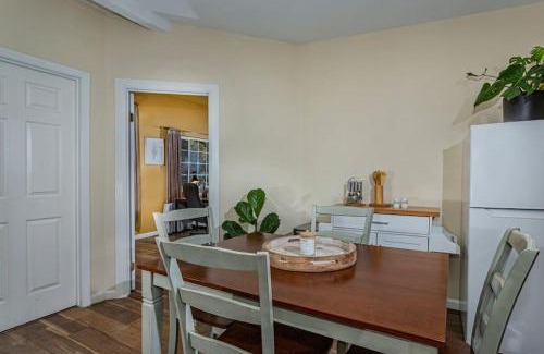 Three Rivers House | Sequoia Riverfront House with Private Beach