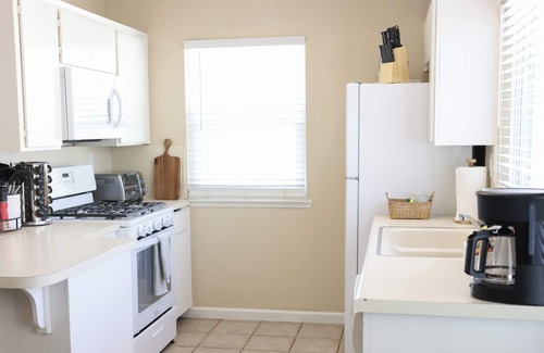 Three Rivers House | Sequoia Serenity 4 Mi to Sequoia National Park-King Bed