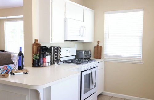 Three Rivers House | Sequoia Serenity 4 Mi to Sequoia National Park-King Bed