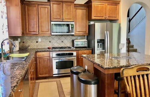 Visalia House | Sequoia Serenity: Charming 6/Br - fits 14