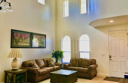 Visalia House | Sequoia Serenity: Charming 6/Br - fits 14