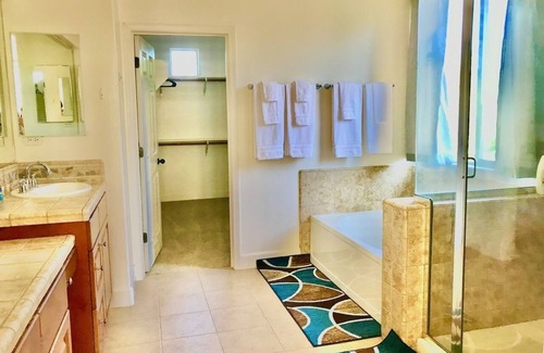 Visalia House | Sequoia Serenity: Charming 6/Br - fits 14